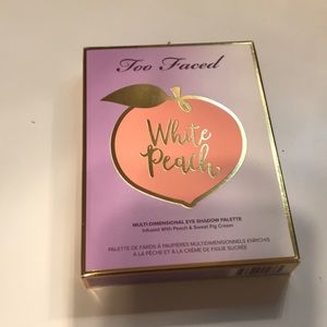 White Peach Eyeshadow Palette